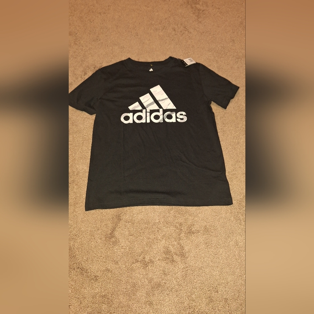 NWT / ADIDAS/T-SHIRT / BLACK AND WHITE